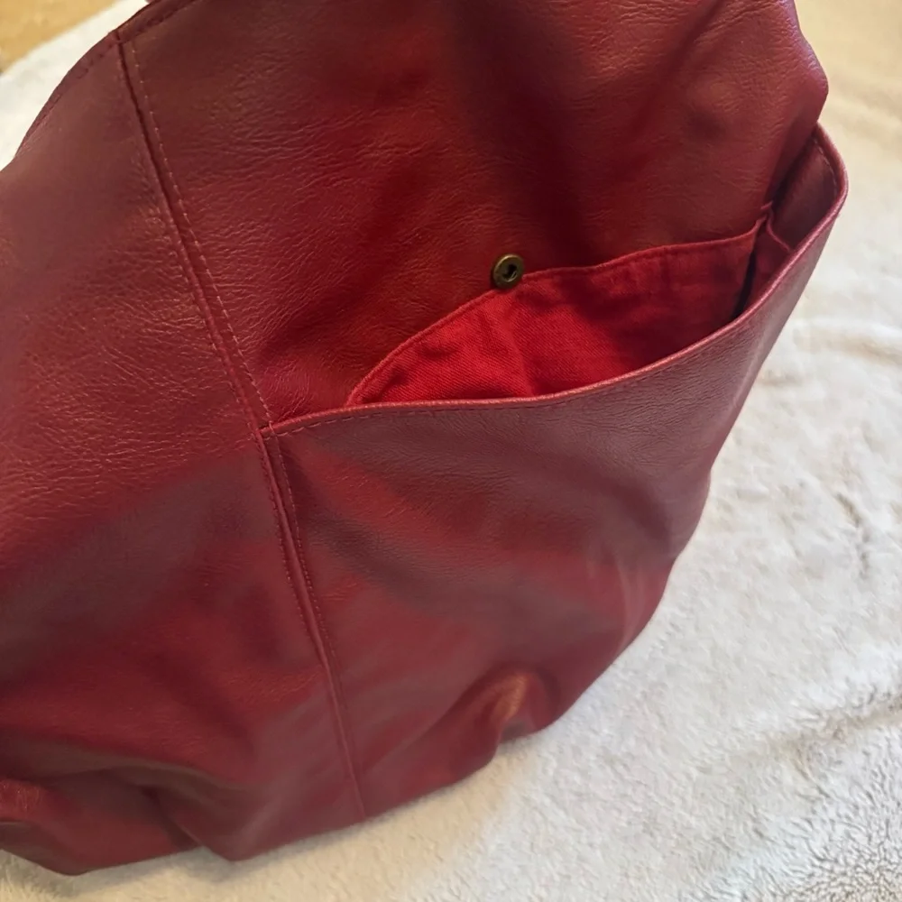 Vintage Capezio‎ Burgundy Zip Top Shoulder Hobo Bag 1980s Taiwan